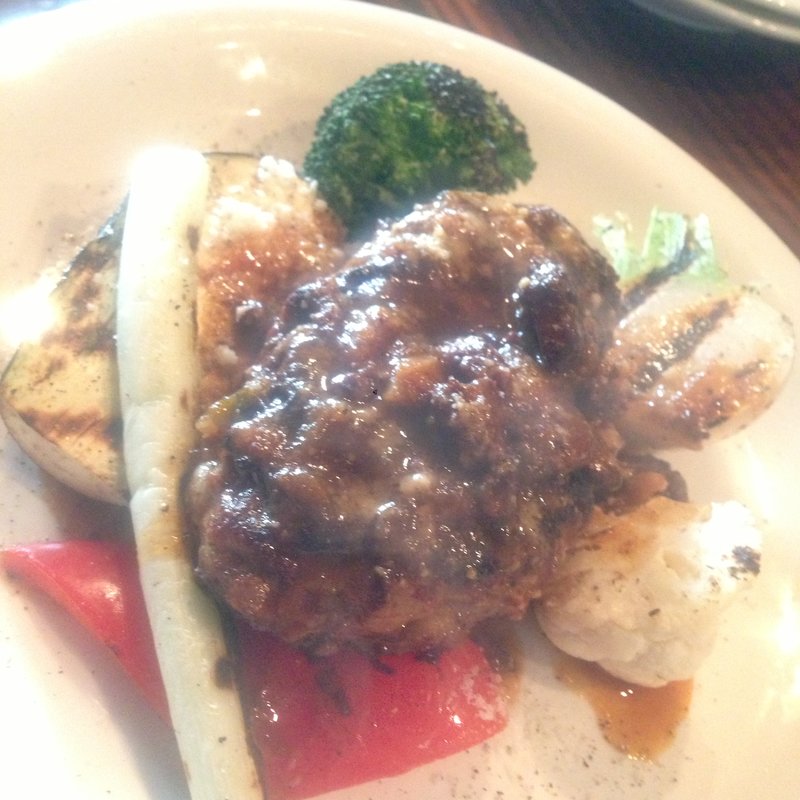 山形　庄内牛の粗挽きハンバーグ(パンとごはん)