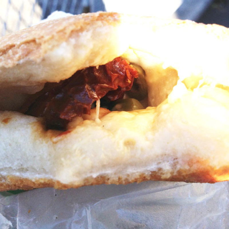 フォカッチャ　チーズとドライトマト入り(AOSAN 仙川店)