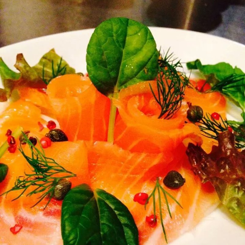 スモークサーモンサラダ(オヤマバル)