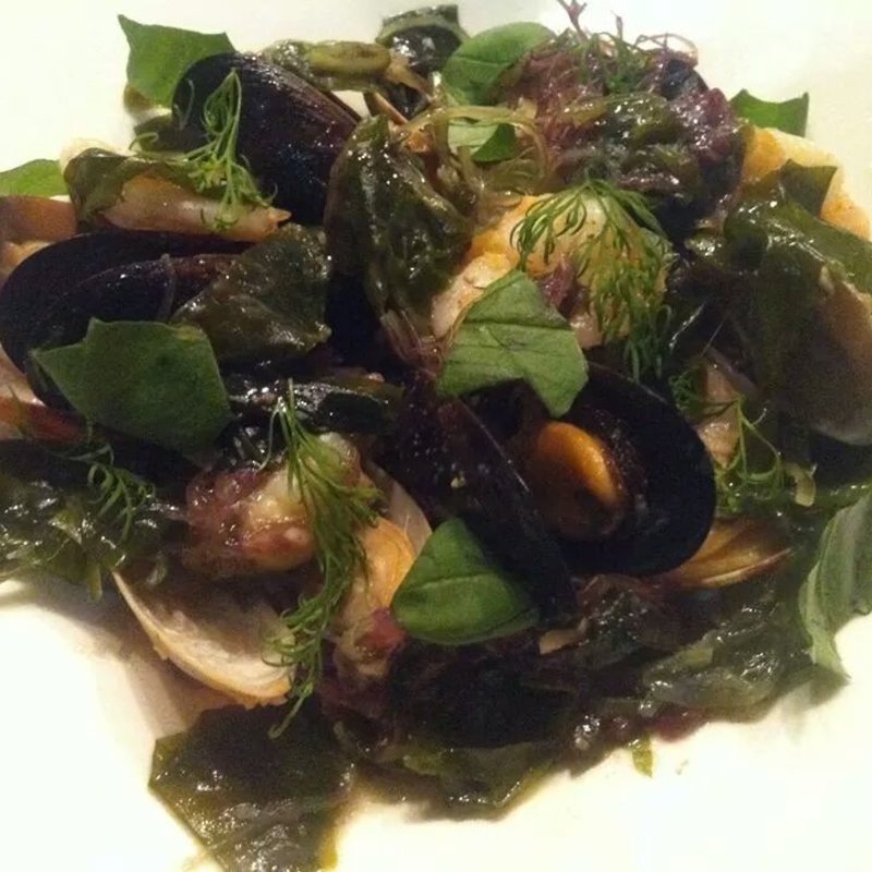 魚介と海藻の温かいサラダ(オヤマバル)