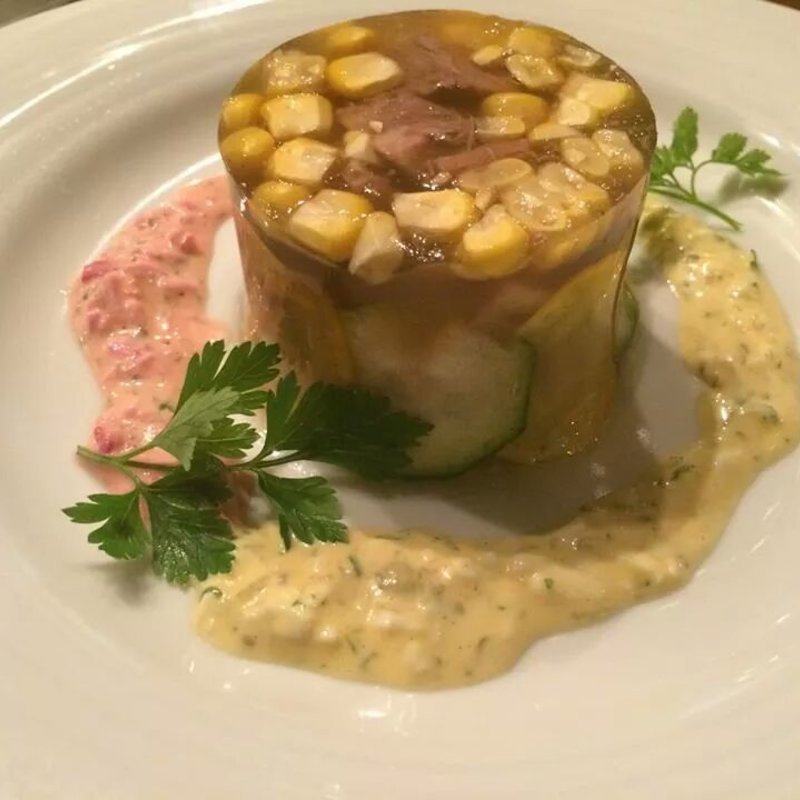 牛タンと野菜のゼリー寄せ(オヤマバル)