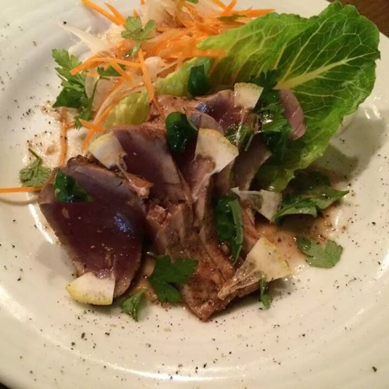 炙りマグロのサラダ仕立て(オヤマバル)