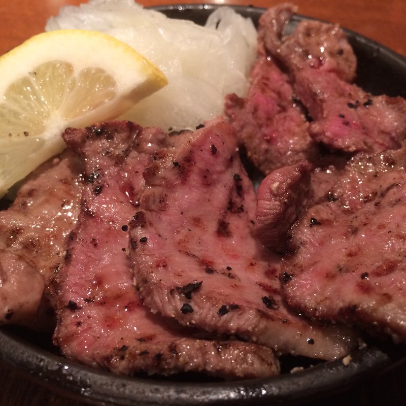 塩タン(街の肉バル Buff 南森町店)