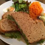 パストラミビーフとくるみのサンドイッチ(cafe marble仏光寺店 （カフェマーブル）)