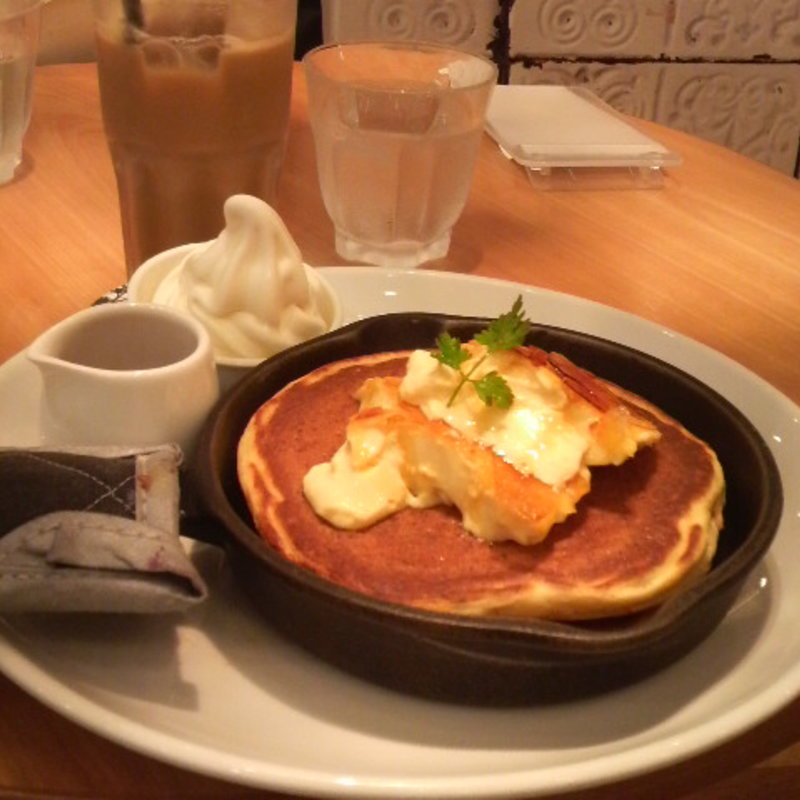 クレームブリュレ窯出しフレンチパンケーキ ～北海道生乳ソフトクリーム添え～(バター あべのHoop )