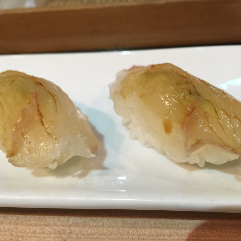 ヒラメの昆布締め にぎり(越中屋)