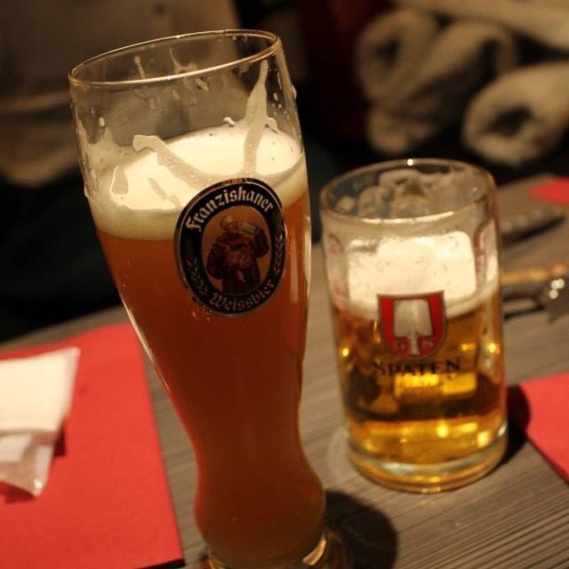 ビールとソーセージのセット(シュペッツレ カフェ&ワイン 表参道ヒルズ店 （【旧店名】レーゼン ヴァルト）)