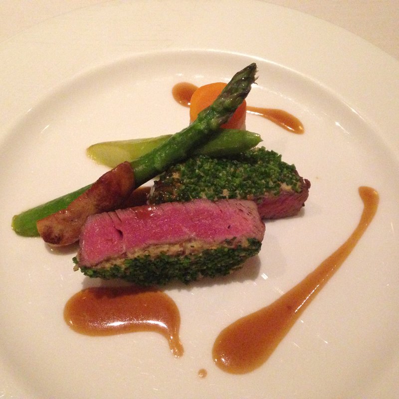 牛ヒレ肉のグリエ マスタード風味のキノコと共にグレービーソース(Bar&Lounge THE BAR（バー・ラウンジ ザ バー）)