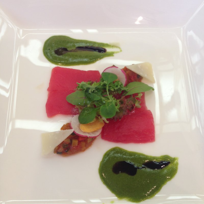 マグロとラタトゥイユのハーモニー　香草ソースと共に(明治記念館 )