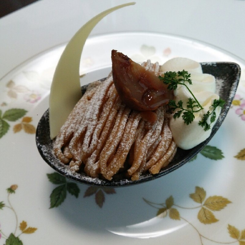 焼き栗のモンブラン(SUCRE HOTEL TERRACE the GARDEN MITO)