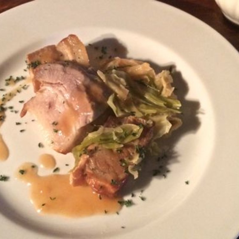 塩漬けした豚肉とキャベツの白ワイン蒸し(APPARTEMENT 301 （アパルトマンサンマルイチ）)