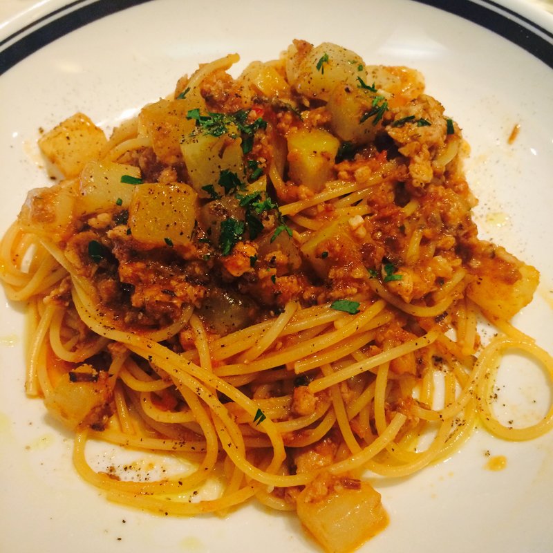 魚介のラグーとダイコンのトマトのパスタ(SARU 代々木上原店)