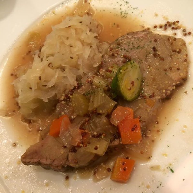 豚肉のロースト・粒マスタードソース(ノイエス （Neues）)