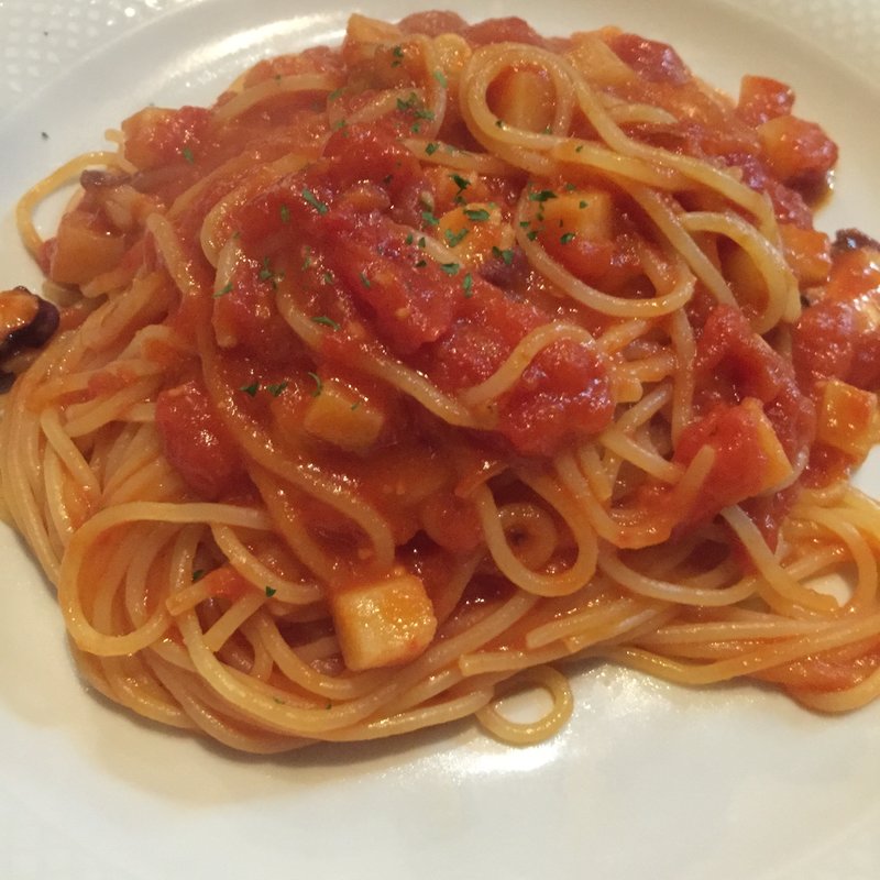 タコとトマトのパスタ(新宿 生ハム )