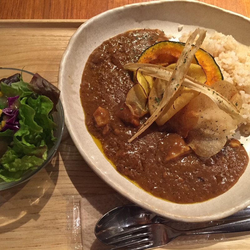 ベジタブルチップスのポークカレー(カフェ パーク)