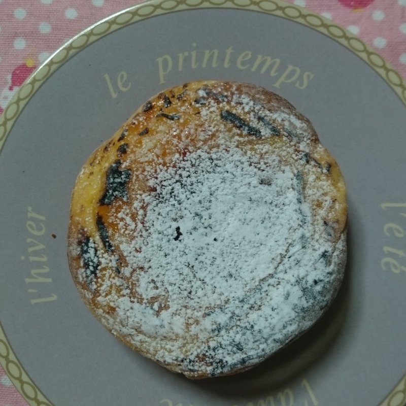 聚楽廻のとろ～りクリームパン(手作りパン工房 コネルヤ （coneruya）)