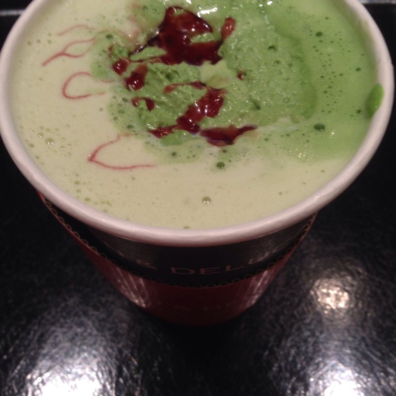 ピスタチオラテ(DEAN & DELUCA カフェ羽田空港)