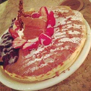 ベリーパフェパンケーキ(カフェ アクイーユ 恵比寿)