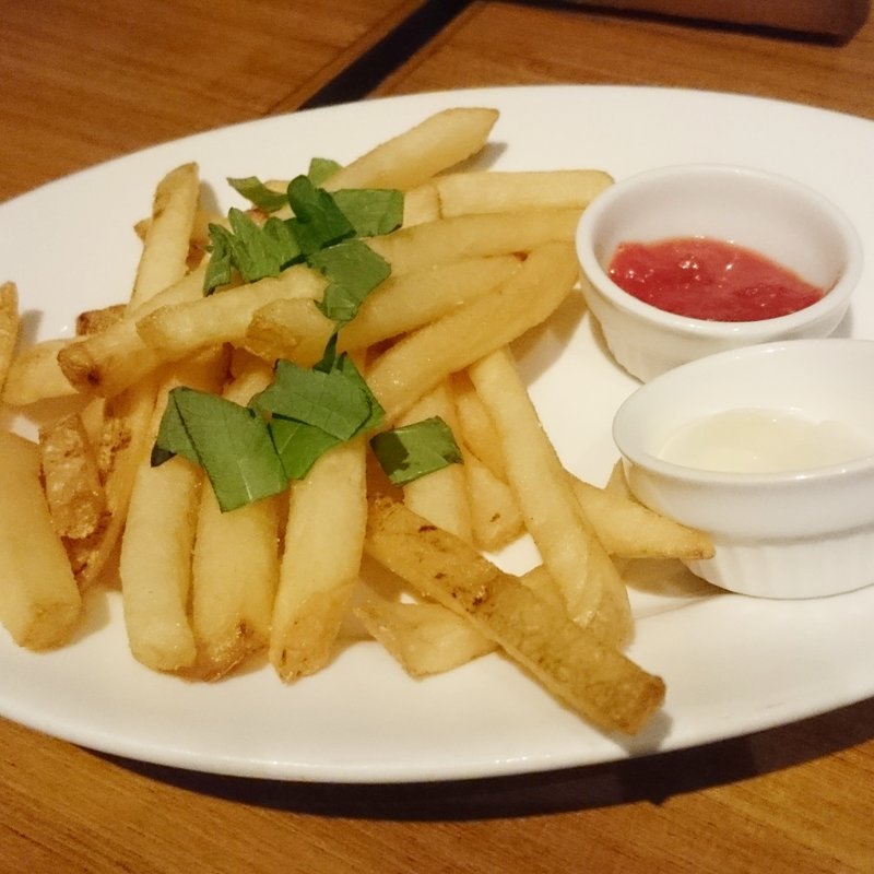 フライドポテト Tomatoソース＆ガーリックマヨネーズ(BARU＆DINING GOHAN みなとみらいセンタービル店 （バルアンドダイニング　ゴハン）)