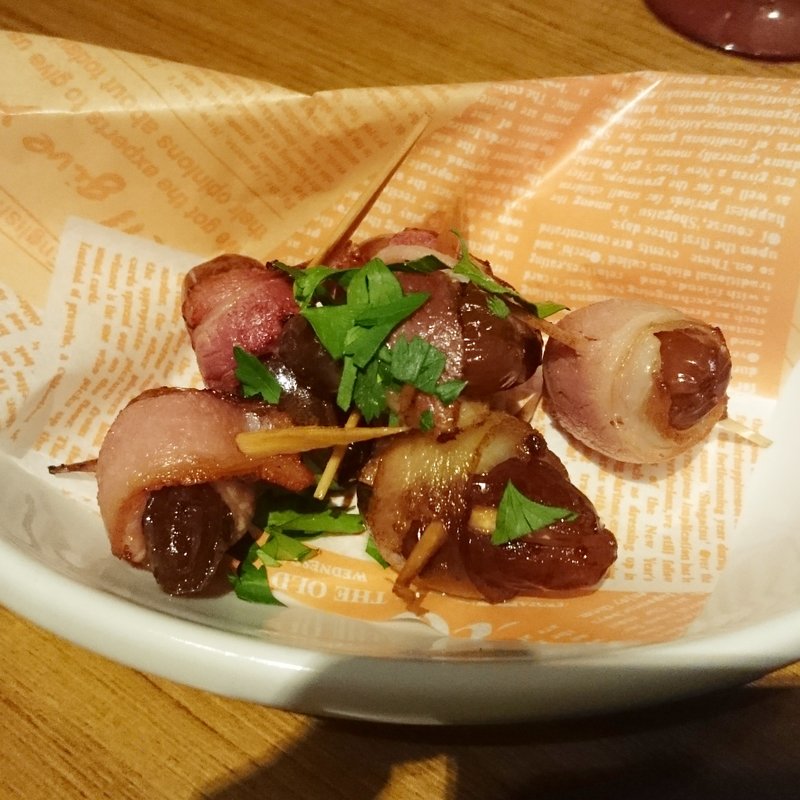 アーモンドの女王スペイン産「マルコナ」を使ったナツメヤシベーコン巻(BARU＆DINING GOHAN みなとみらいセンタービル店 （バルアンドダイニング　ゴハン）)