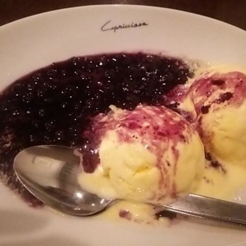 カプリチョーザアイス (熱々ブルーベリーソースがけアイス)(カプリチョーザ 新宿東口店)