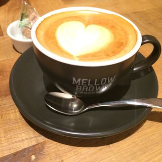 フラットホワイト(メロウ ブラウン コーヒー 自由が丘本店 （MELLOW BROWN COFFEE）)
