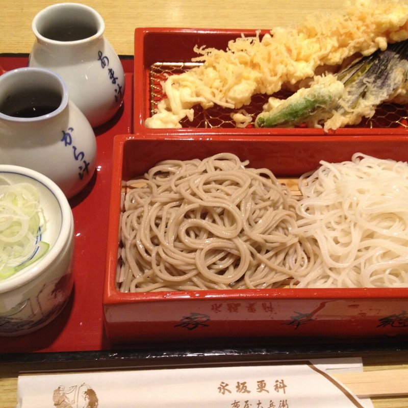 天ぷらと二色せいろ(総本家更科堀井 本店 （そうほんけさらしなほりい）)