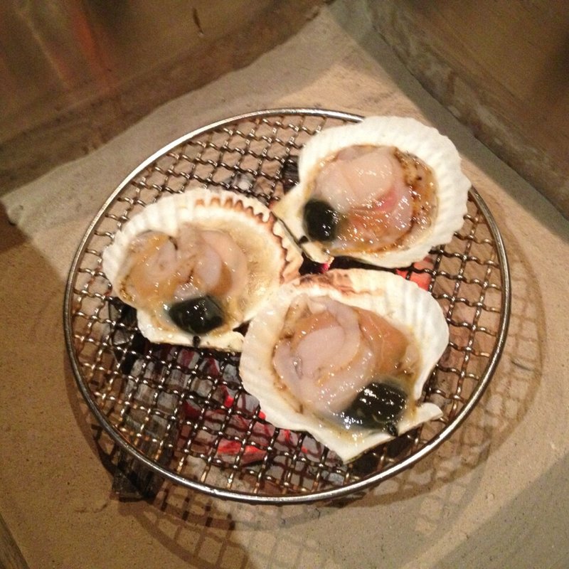 ホタテの囲炉裏焼き(銀座方舟 大吟醸いろり店)