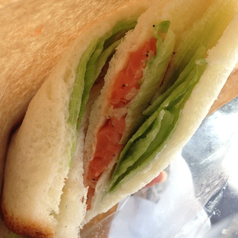 サーモンサンドイッチ( パン・デ・ソイア （pane de soia）移転前の店舗情報です。新しい店舗はパン・デ・ソイア（pane de soia）をご参照ください。)