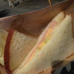 ハムチーズサンドイッチ( パン・デ・ソイア （pane de soia）移転前の店舗情報です。新しい店舗はパン・デ・ソイア（pane de soia）をご参照ください。)