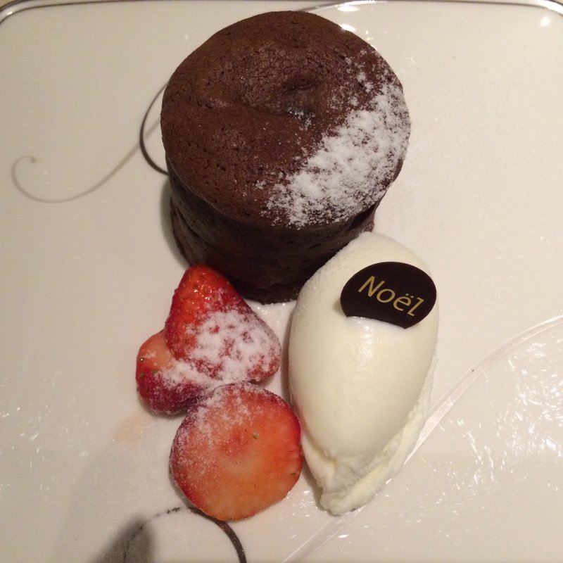フォンダンショコラ塩ミルクジェラート添え（クリスマス限定ディナー）(アニヴェルセル カフェ 表参道)
