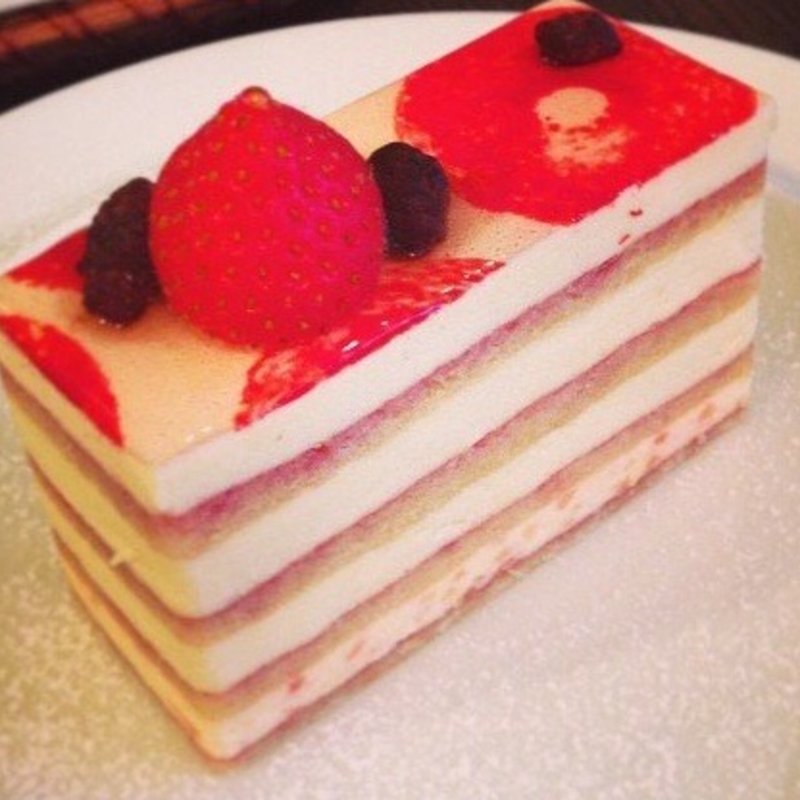 苺のホワイトティラミス(カフェオハナ 銀座店)