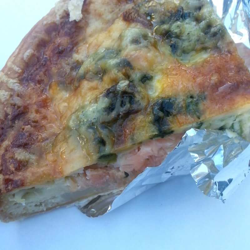 サーモンとほうれん草のキッシュ(アトリエ・ド・マヌビッシュ)