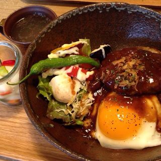 近江牛ハンバーグのロコモコ丼(フジヤマプリン )