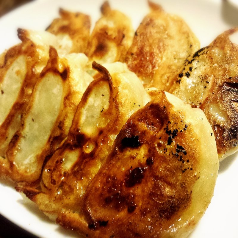 焼餃子(餃子屋 小天狗 （ギョウザヤコテング）)