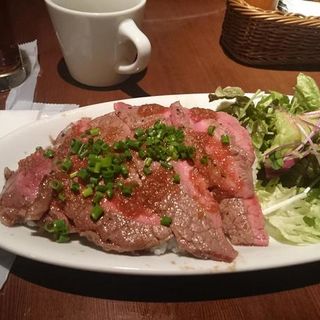 赤牛のステーキ(ウィッフィ （WHIPHY うぃっふぃ）)