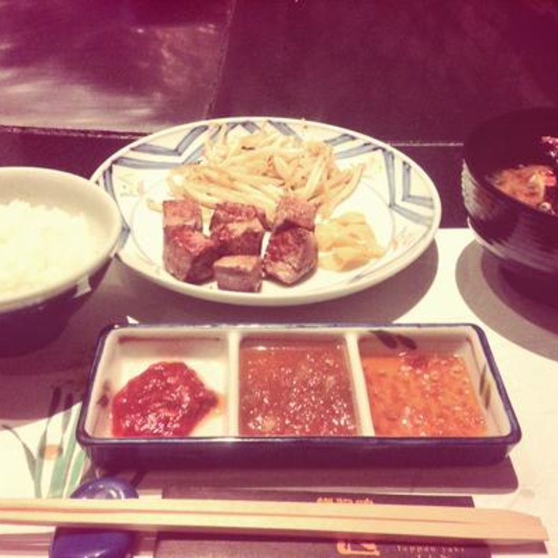 サイコロステーキ(ネスト イタリアン ダイニング ラウンジ)