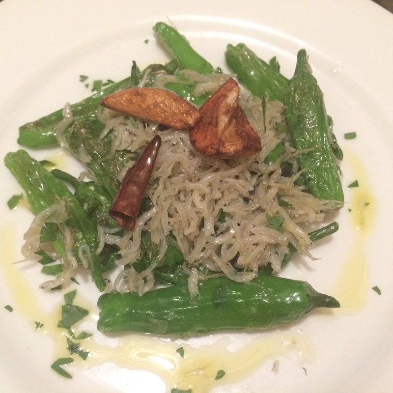 しらすとシシトウのニンニク炒め(kitchen cero)