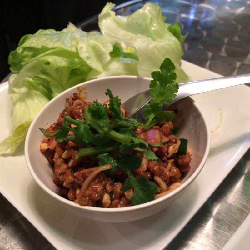 豚ひき肉とハーブのレタス包み(スパイスマーケット)