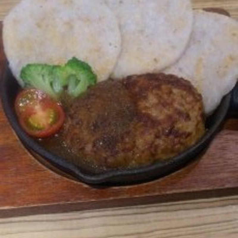 ハンバーグとパンケーキの日替わりソースがけ(ブラザーズカフェ梅田オーパ店 )