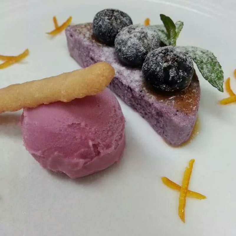 ブルーベリーのババレーゼ(トラットリア エッセ （TRATTORIA　ESSE）)