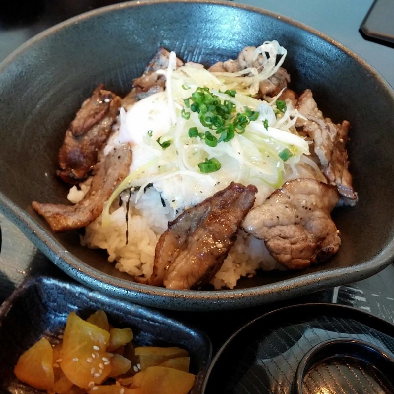 黒豚カルビ丼(白)(芋蔵 極 Colette Mare みなとみらい店 )