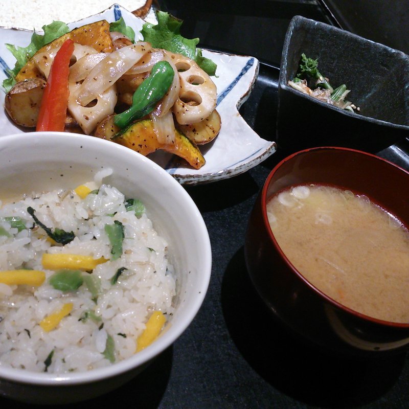 鶏肉の黒酢餡掛け定食(十五夜米八 （じゅうごやよねはち）)