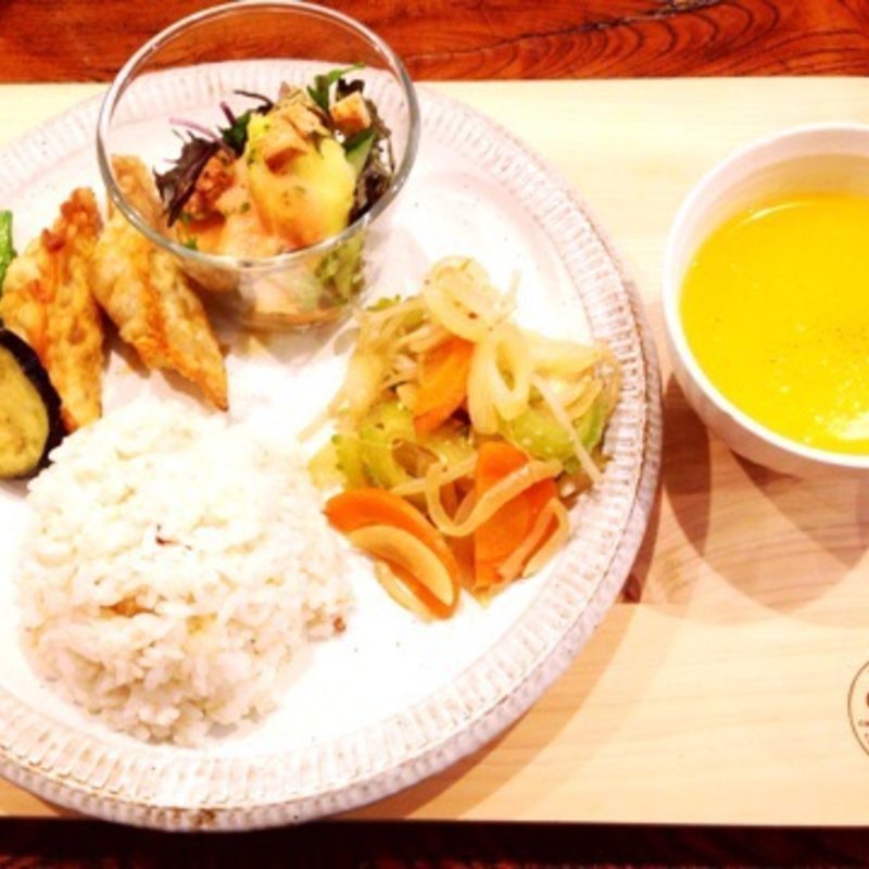 オーガニック野菜たっぷりのフロマエプレート(from a&e cafe （フロマエカフェ）)