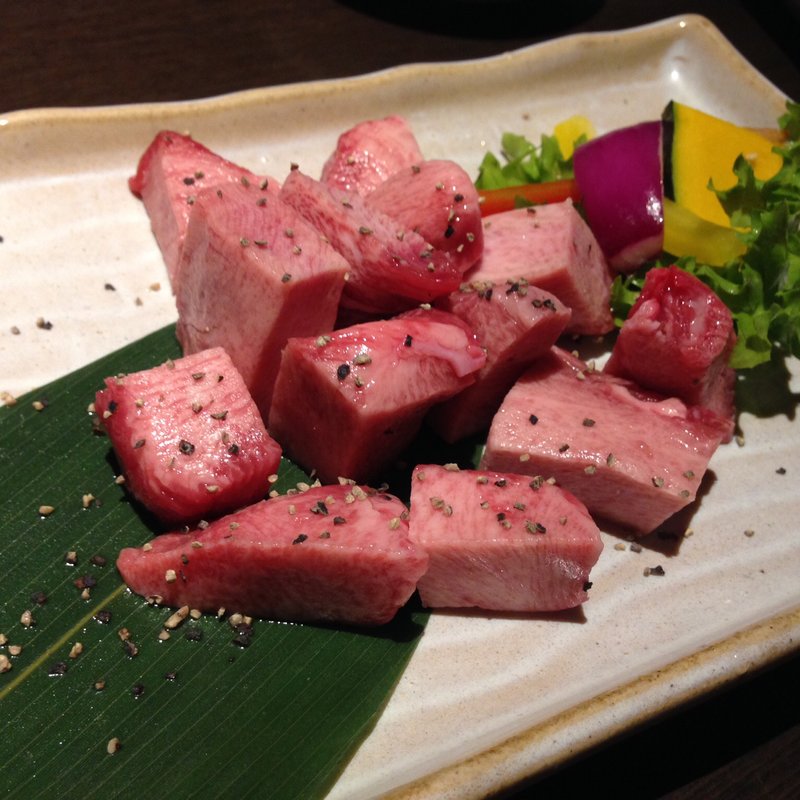 和牛角切り黒タン(肉匠 六感)