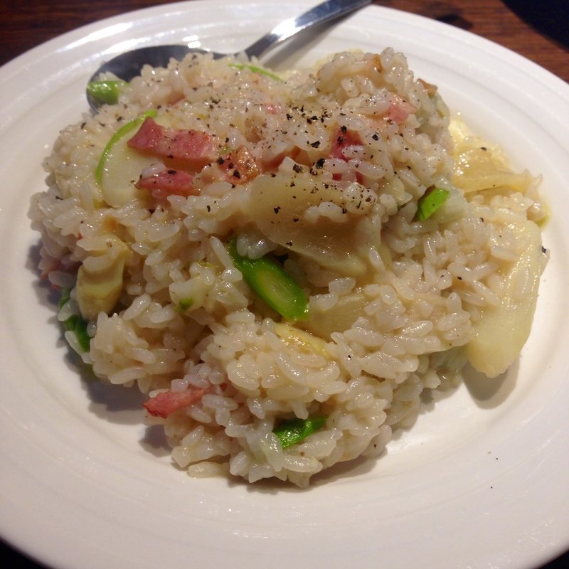 二色のアスパラとベーコンのリゾット(居残り連)