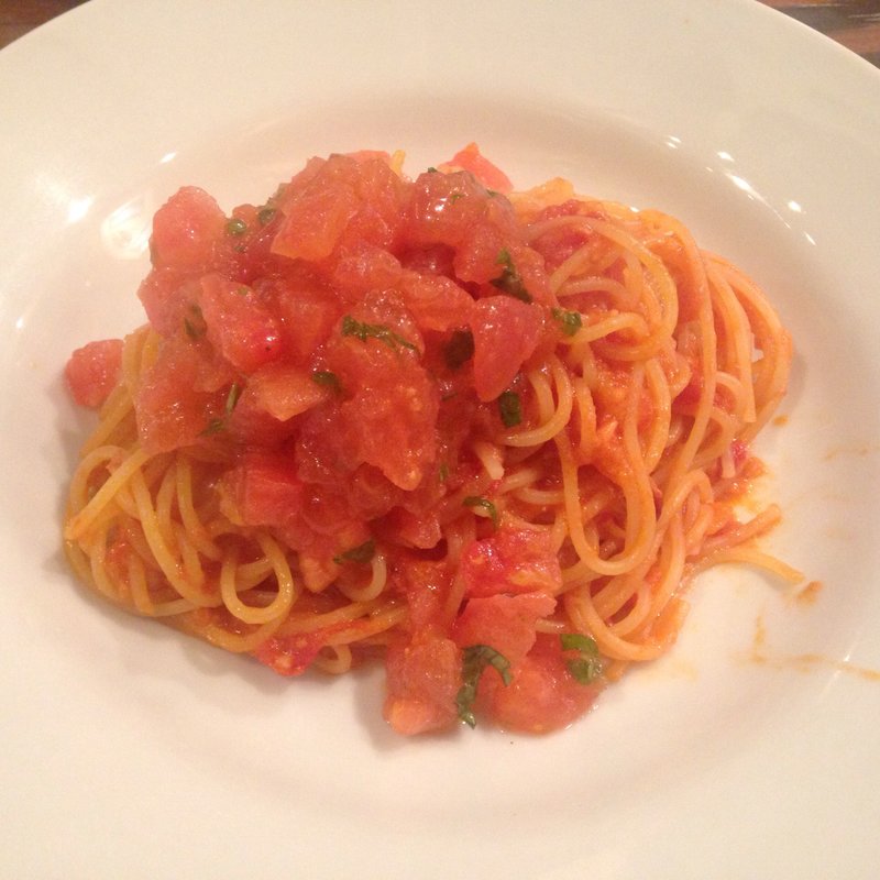 フレッシュトマトとバジルのパスタ(町屋 イタリアン食堂 ぶるたぁにゅ)