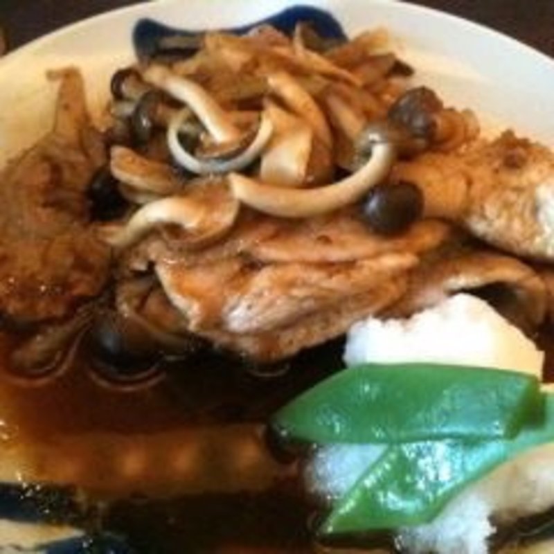 グリルチキン たっぷりしめじソース(酢重ダイニング 渋谷ヒカリエ店 )