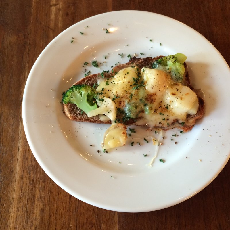 カリフラワーとブロッコリーのバゲット(MOTHERS 立川南口店)