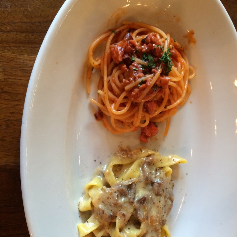 2種のラグーソースパスタの盛り合わせ(MOTHERS 立川南口店)